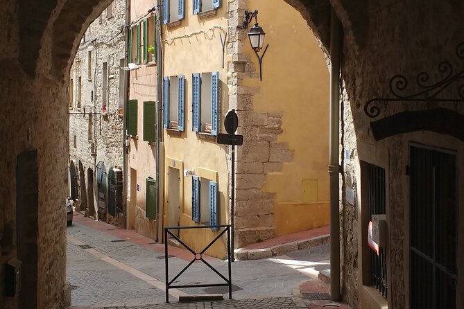 Full-Day 3 Village Tour of Provence: Splendid & Secret - Common Questions
