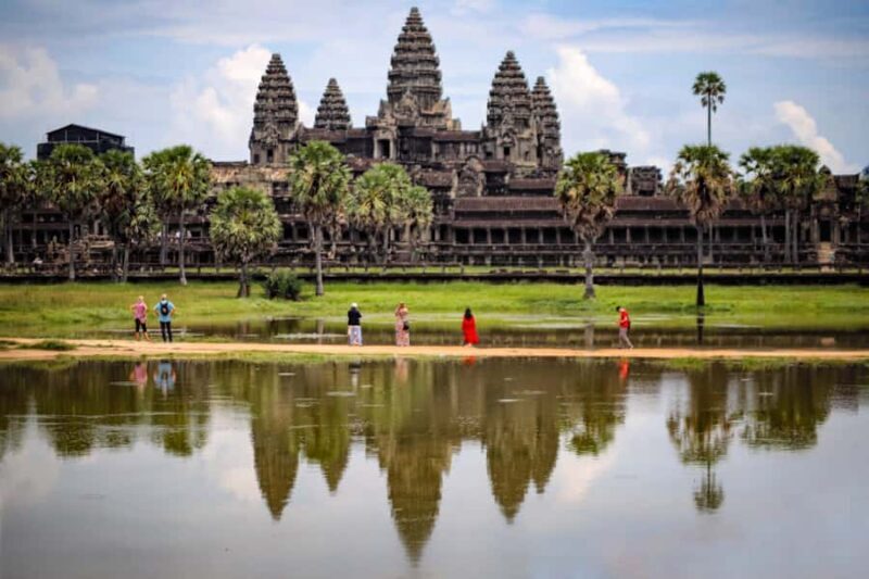 Full Day Angkor Wat Temple Tour from Phnom Penh All Incluive - Good To Know