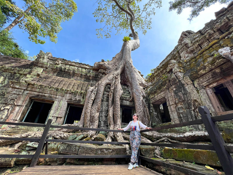 Full Day Angkor Wat Tour from Phnom Penh All Inclusive - The guide can make a short visit count