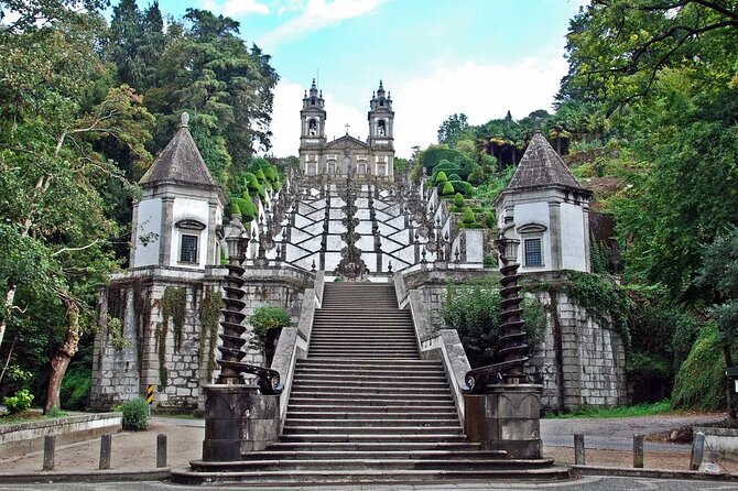 Full-Day Braga & Guimarães Guided Semi-Private Tour With Lunch From Porto - Reviews