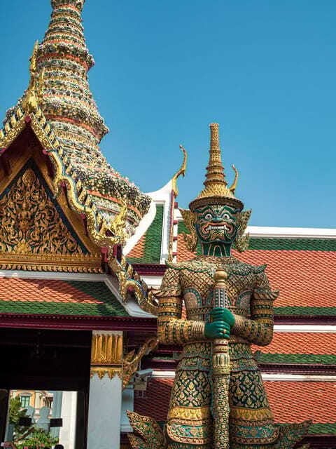 Full-Day City Bangkok : Discover the Grand Palace & Wat Arun - Visiting Wat Arun