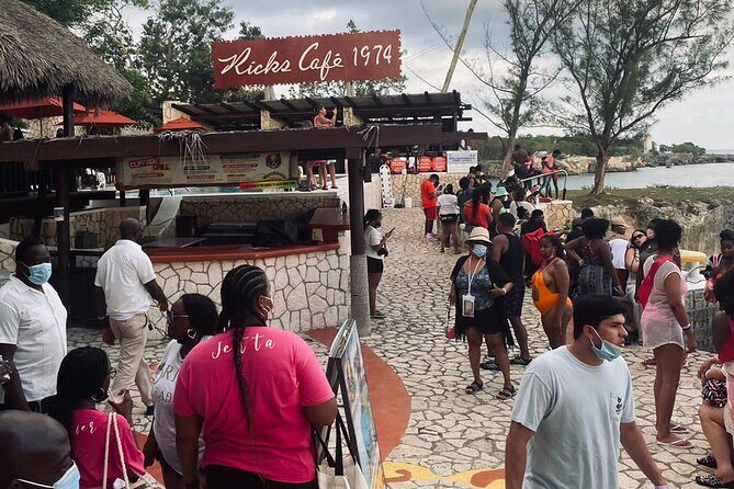 Full-Day Combo Tour Seven Mile Beach and Ricks Cafe - A Closer Look at the Tour