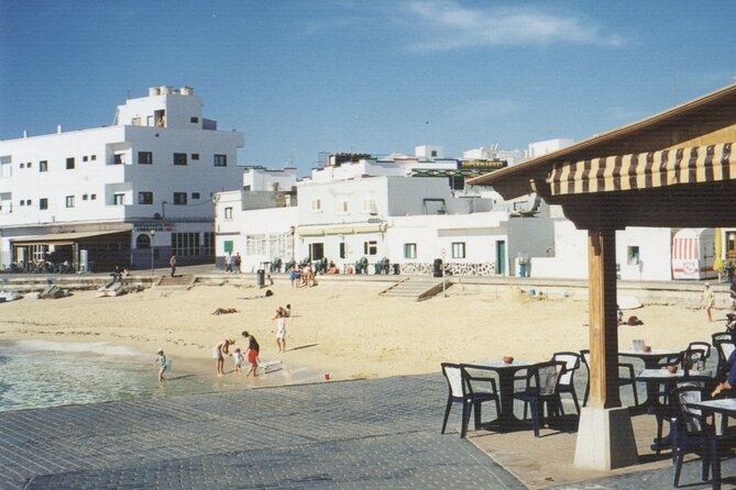 Full-Day Cruise From Lanzarote to Corralejo and Lobos Island - Onboard Amenities