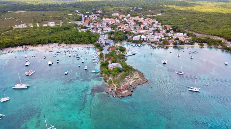 Full-Day Cruise of Isla Saona from Punta Cana with Lunch - The natural pool stop breaks up the beach day