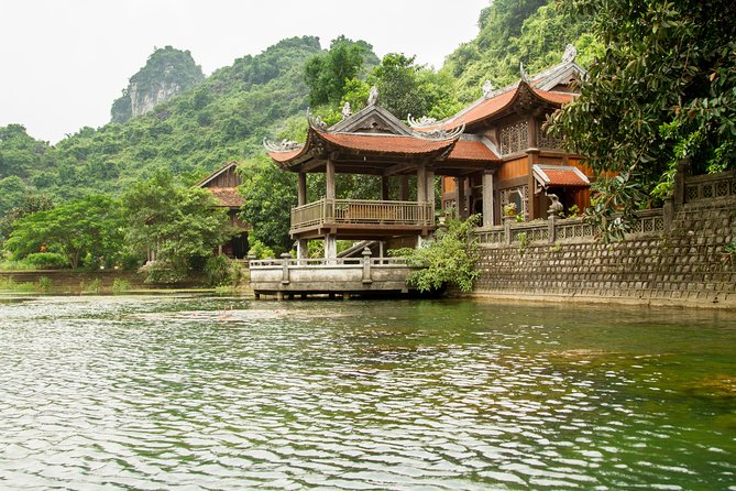 Full-Day DISCOVER ANCIENT HOA LU AND TRANG AN FROM HA NOI - Trang An Grottoes: A Peaceful Boat Ride