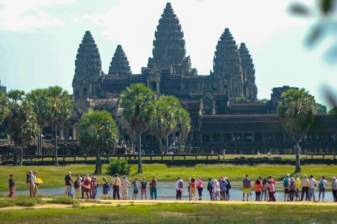 Full Day Discover Angkor Wat Archaeological with local guide - Good To Know