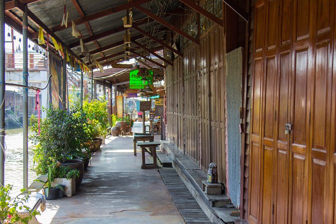 Full Day Folding Umbrella Market and Amphawa Floating Market - Must-try Foods at Amphawa Floating Market