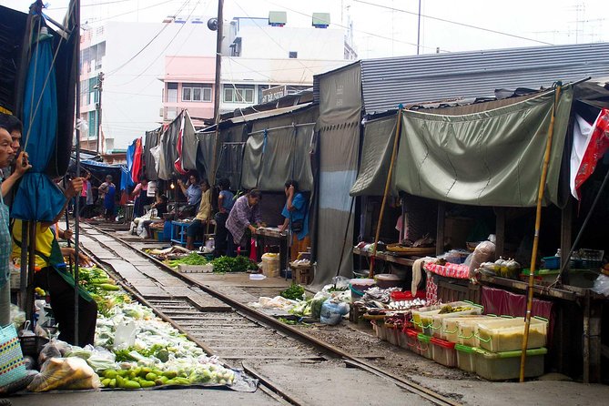 Full Day Folding Umbrella Market and Amphawa Floating Market - Common Questions