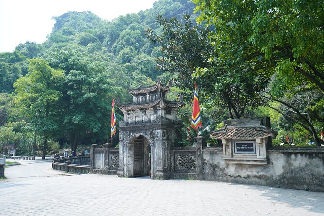 Full Day Hoa Lu/Tam Coc/ Mua Cave Tour by Limousine Bus - Tour Inclusions