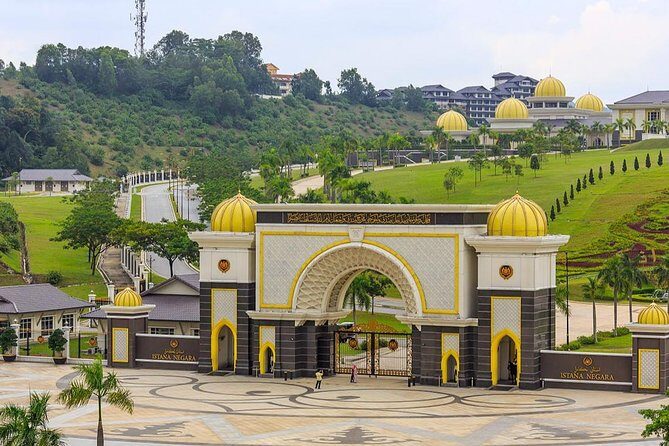 Full-Day Kuala Lumpur 20 Attractions City Tour with Petronas Twin Tower Tickets - Who Would This Tour Suit?