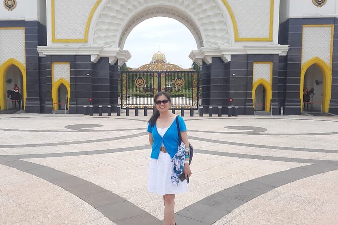 Full-Day Kuala Lumpur Experience - Visit to Petronas Twin Towers