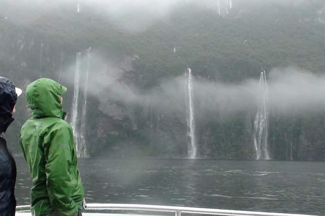 Full-Day Milford Sound Extraordinaire Tour From Te Anau - Informative Guide and Small Group Tour