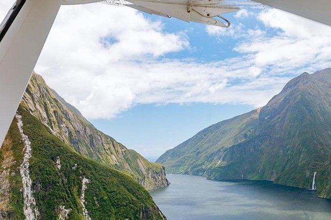 Full-Day Milford Sound Walk and Cruise Including Scenic Flights From Queenstown - Scenic Cruise in Milford Sound