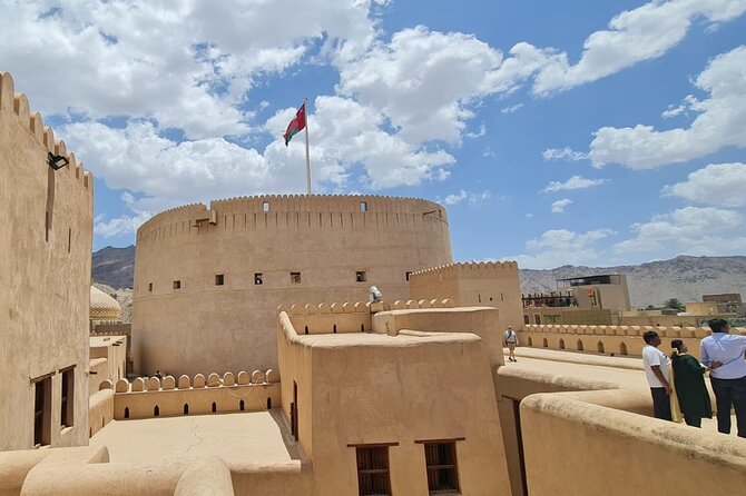 Full-Day Nizwa Fort, Bahla Fort and Jabreen Castle Private Tour - Tour Description
