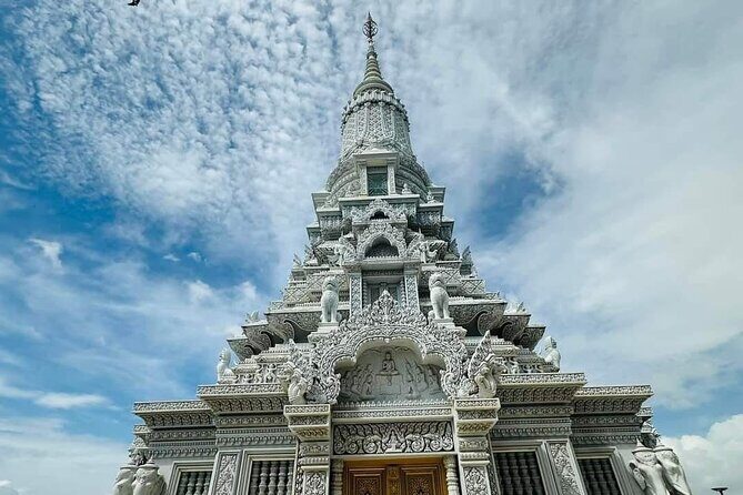 Full Day Oudong Former Capital City & Phnom Penh City Tour - Honoring Cambodian Independence at the Monument and Sihanouk Statue