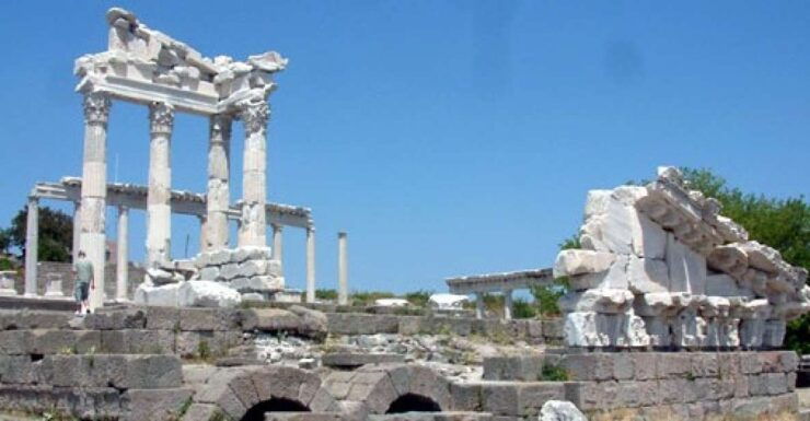 Full-Day Pergamon Bus Tour From Kusadasi - Tour Experience