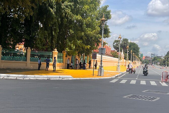 Full Day Phnom Penh Private Tour Taxi Car Van local guide - Practical Insights and Value