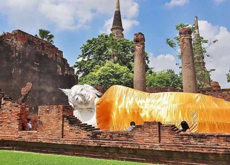 Full day - Phra Nakhon SiAyutthaya Temples with Photographer - The Market and Lunch Break
