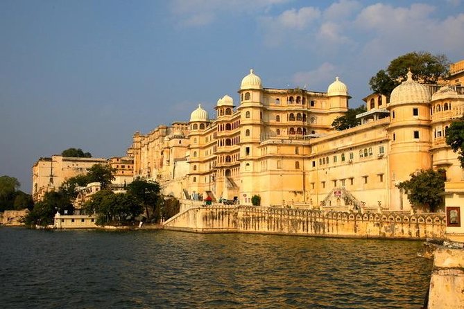 Full-Day Private City Tour of Udaipur Including Boat Ride in Lake Pichola - Tour Inclusions and Logistics