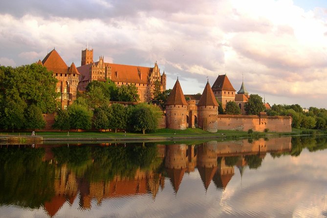 Full-Day Private Guided Tour to Stutthof Concentration Camp and Malbork Castle - Good To Know