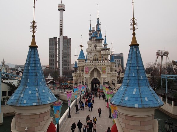Full-Day Private Lotte Tower, Aquarium and Lotte World Theme Park Tour  - Tour Overview and Inclusions