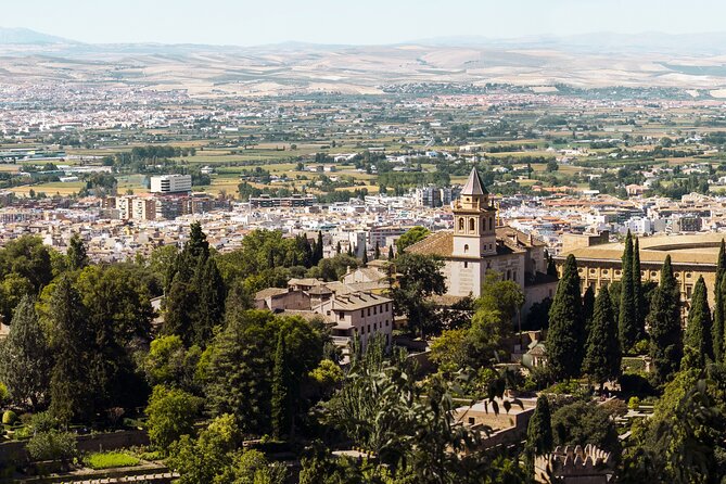Full Day Private Tour in Alhambra From Malaga - Itinerary: Exploring Alhambras Highlights