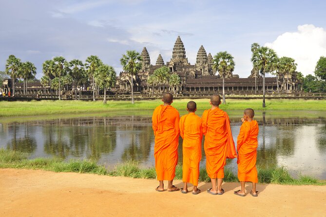 Full-Day Private Tour of Angkor Wat With Pick up - Itinerary Overview