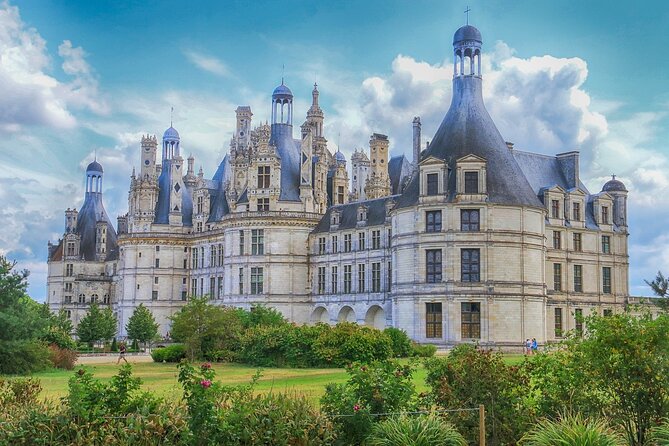 Full-Day Private Tour to Châteaux of the Loire Without Guide - Itinerary Overview