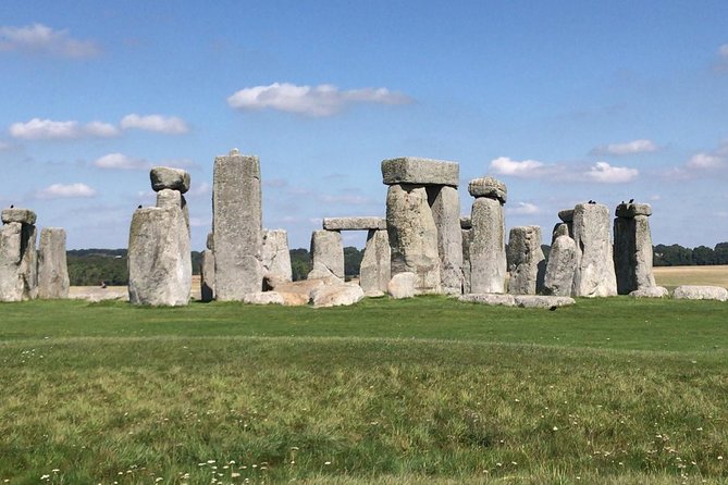 Full-Day Private Tour to Salisbury, Stonehenge and Woodhenge - Overview of Stonehenge and Woodhenge