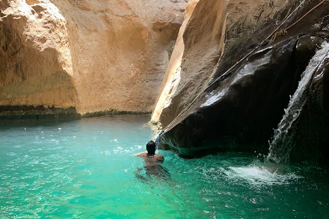 Full Day Private Tour to Wadi Shab and Bimmah Sinkhole - Meeting Point and Pickup Details