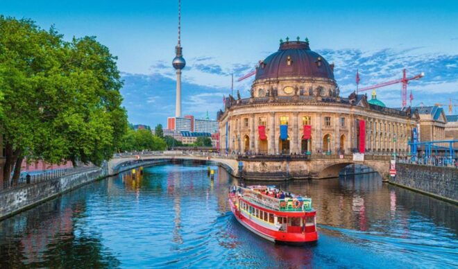 Full-Day Private Trip From Prague to Berlin - Walking Tour of Berlin