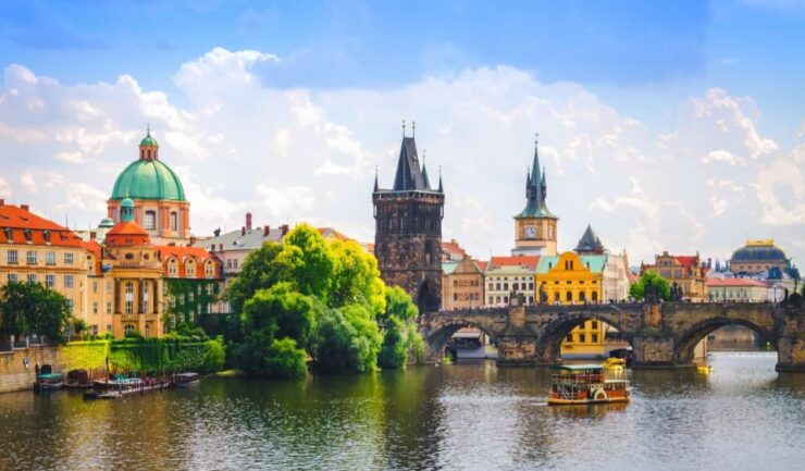 Full-Day Private Trip From Vienna to Prague - Itinerary Overview