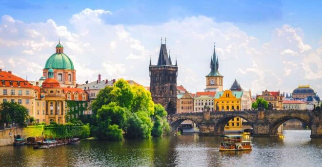 Full-Day Private Trip From Vienna to Prague - Prague Castle Exploration