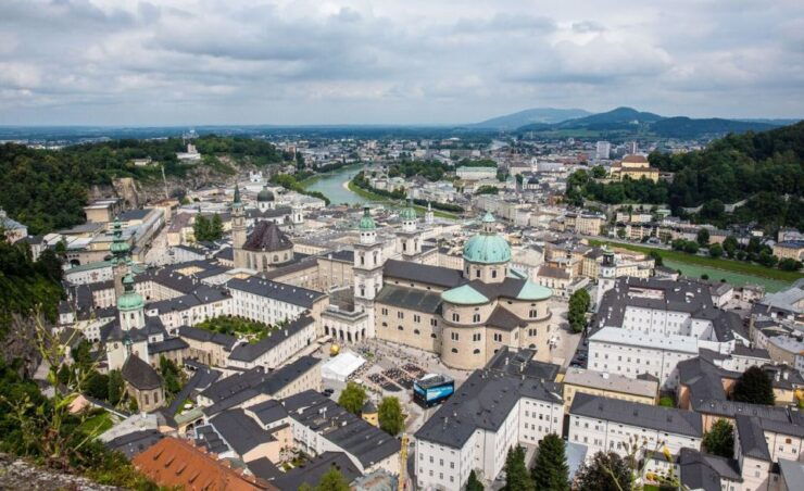 Full-Day Private Trip From Vienna to Salzburg - Transportation and Travel Experience