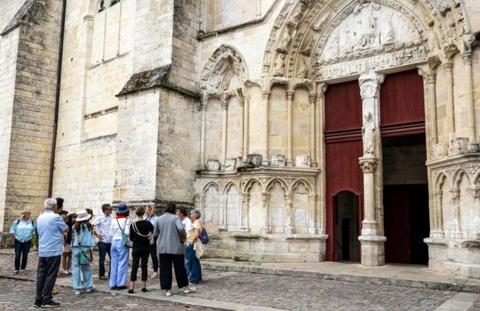 Full-day Saint-Emilion: Village, Undergrounds and Châteaux - Discovering the Rich History of Saint-Émilion