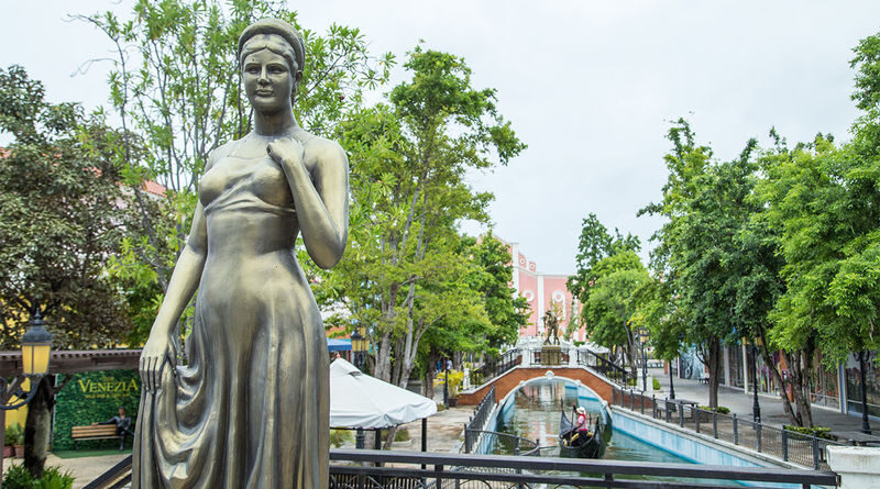 Full Day Santorini Park Hua Hin Tour by Yusabai - Maruekhathaiyawan Palace: a cooler change of pace