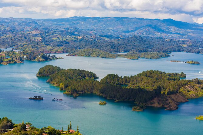 Full-Day Small Group Guatapé Experience - Rave Reviews From Travelers