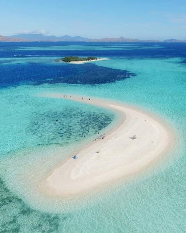 Full Day Speedboat Tour with Free Documentation from Labuan Bajo - Taka Makassar: a sandbar between sea stops