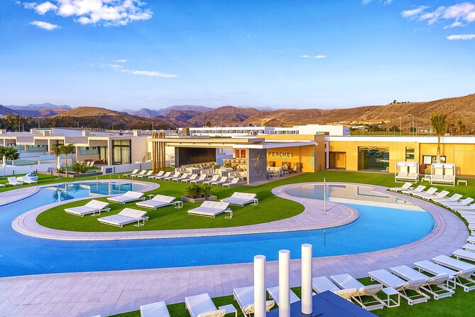 Full Day Ticket at Perchel Beach Club With Lunch - The Sum Up