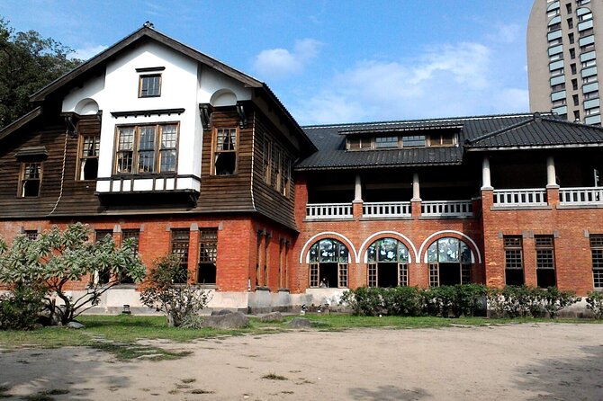 Full Day Tour in National Palace Museum, Beitou and Dadaocheng - Meeting and Pickup Details