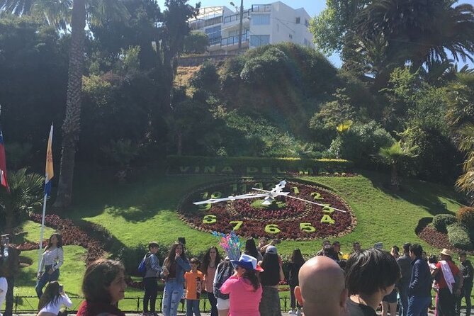 Full Day Tour in Valparaiso and Vina Del Mar - Local Cuisine and Dining Options