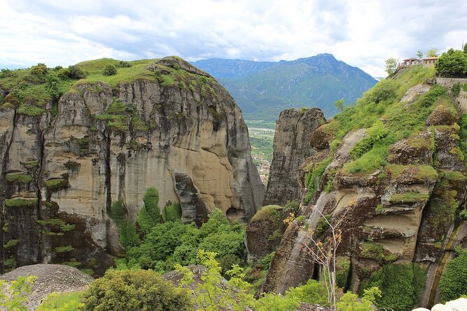 Full Day Tour of Meteora by Train From Athens - Exploring the Monasteries of Meteora