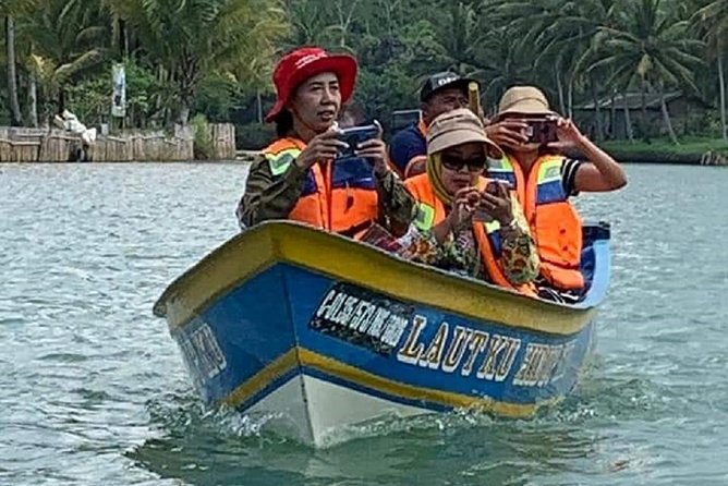 Full Day Tour Pacitan-East Java Departure From Yogyakarta:Beaches,Cave,And River - Beaches Exploration