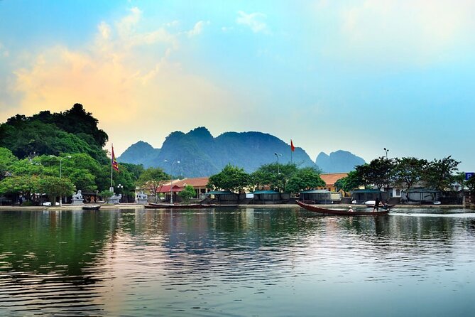 Full Day Tour to Perfume Pagoda With Traditional Boat Ride - Meeting and Pickup Information