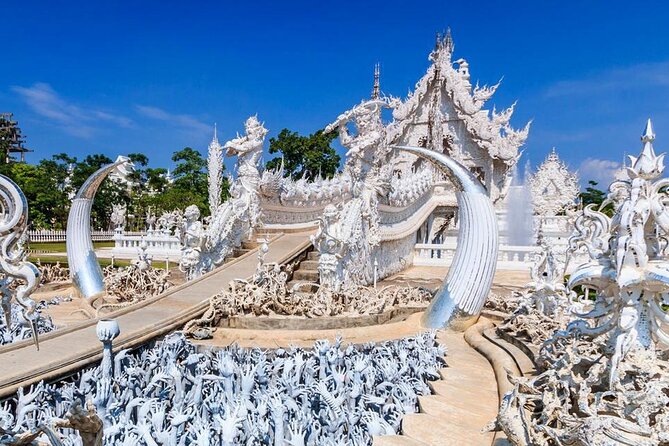 Full Day Tour White Temple Black House and Blue Temple With Lunch - Overall Value for Money