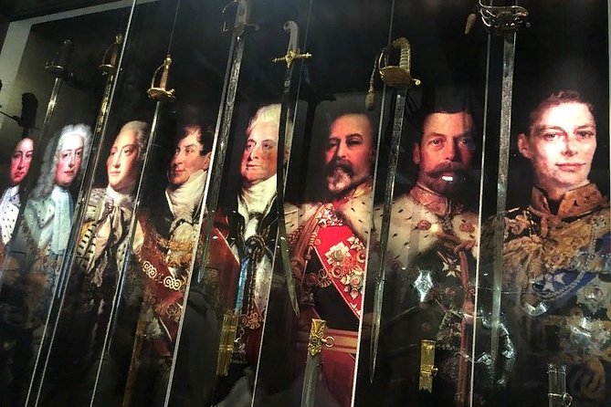 Full Day Traditional Private London Tour by Walking & Public Transportation - Pricing and Booking Details