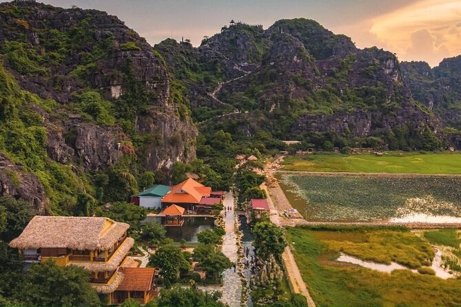 Full-Day Trang An, Hoa Lu and Mua Cave Tour With Lunch - Bamboo Boat Tour of Limestone Caves