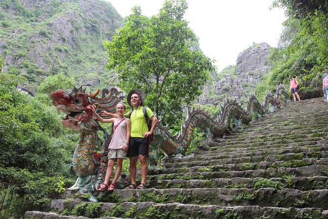 Full-Day Trang An, Hoa Lu and Mua Cave Tour With Lunch - Enjoying a Delicious Lunch During the Tour