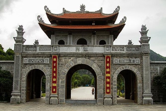 Full-Day VISIT TAM COC & HOA LU From HA NOI - Inclusions and Services Provided