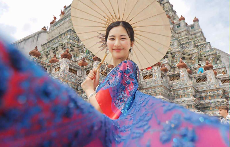Full Set Thai Costume Rental in Bangkok + Hairdo & Makeup - At a glance